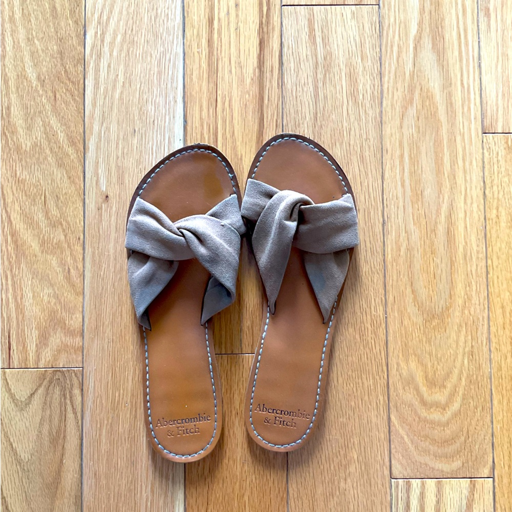 Abercrombie Slides Size 7 US - Good Condition - Stylish & Comfortable